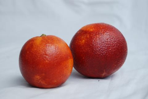 Апельсины красный