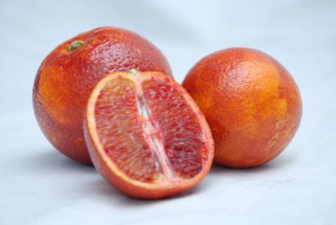 Апельсины красный